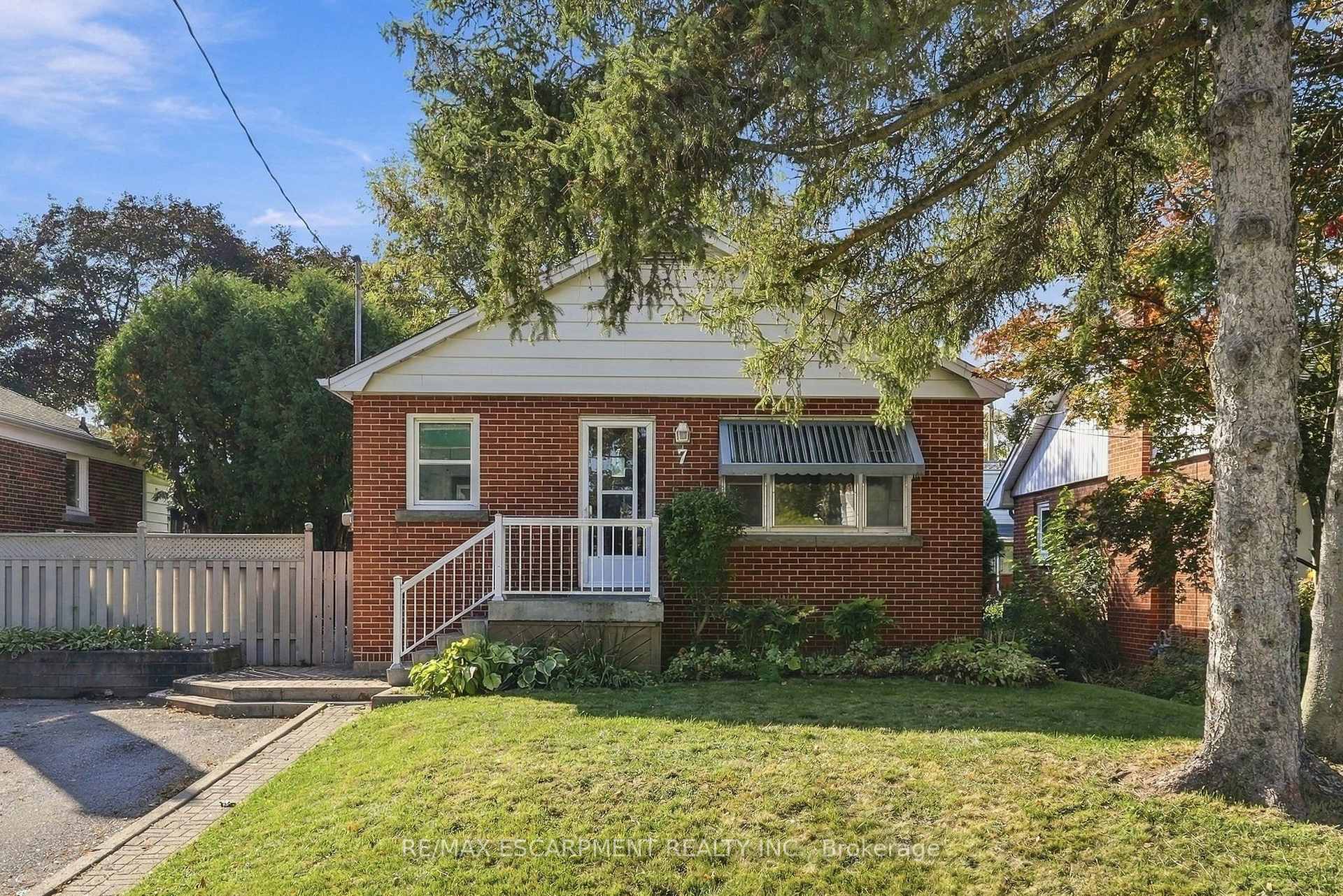 7 Sheldon Street, Hamilton, ON L9H 4P3