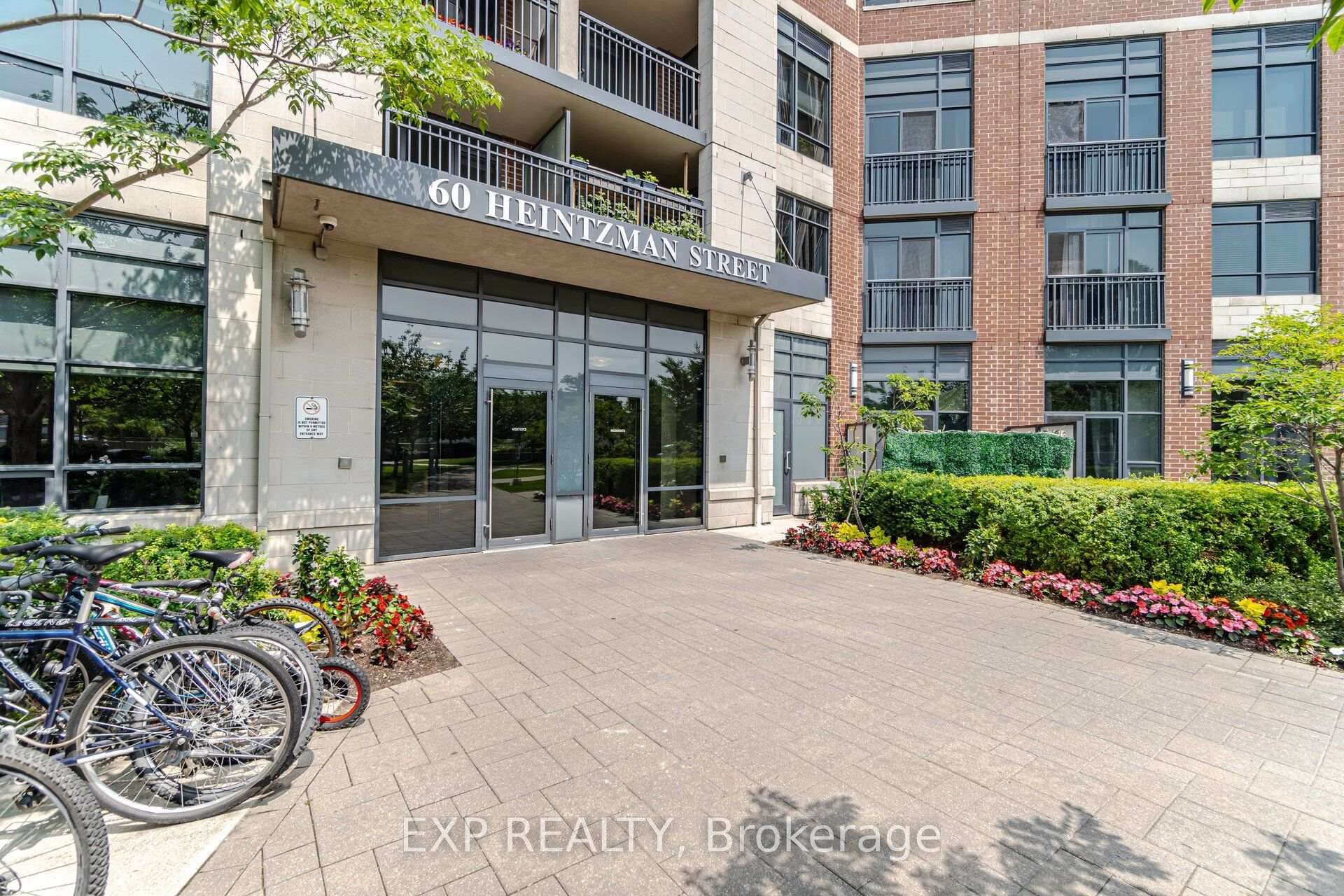 60 Heintzman Street 1030, Toronto, ON M6P 5A1