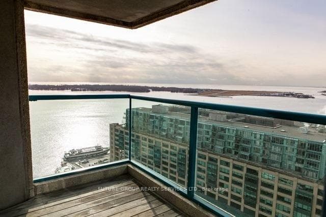 77 Harbour Square 2409, Toronto, ON M5J 2S2