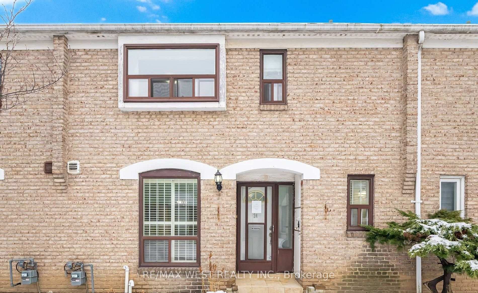 25 Gosford Boulevard 24, Toronto, ON M3N 2G7