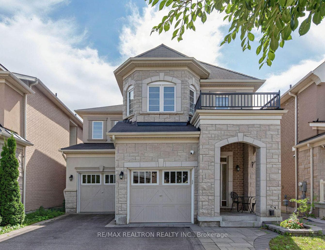 220 Degraaf Crescent, Aurora, ON L4G 0X1
