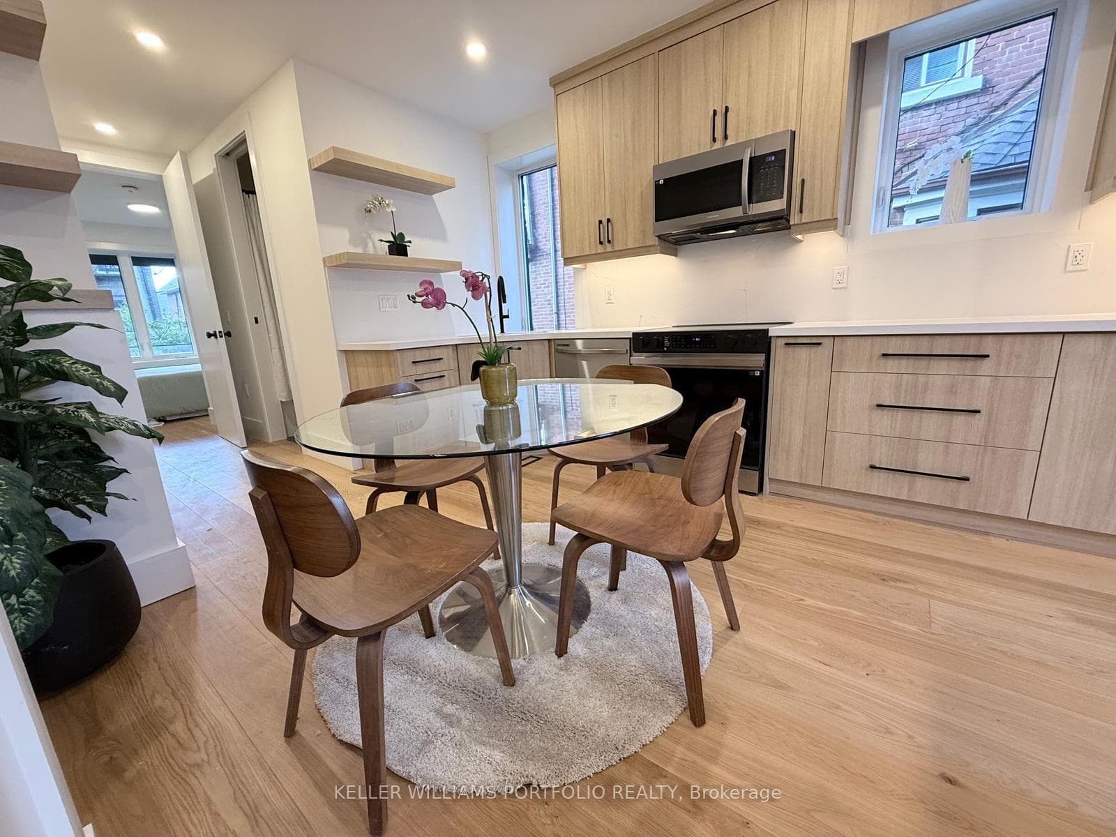 173 Beatrice Street Main FL, Toronto, ON M6G 3E9