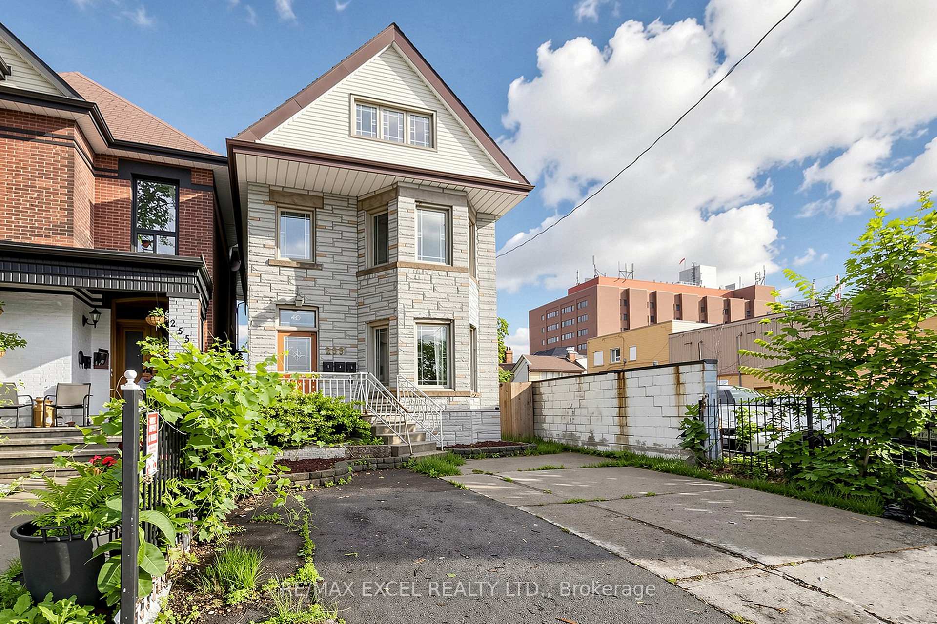 259 Victoria Avenue N Main, Hamilton, ON L8L 5G3