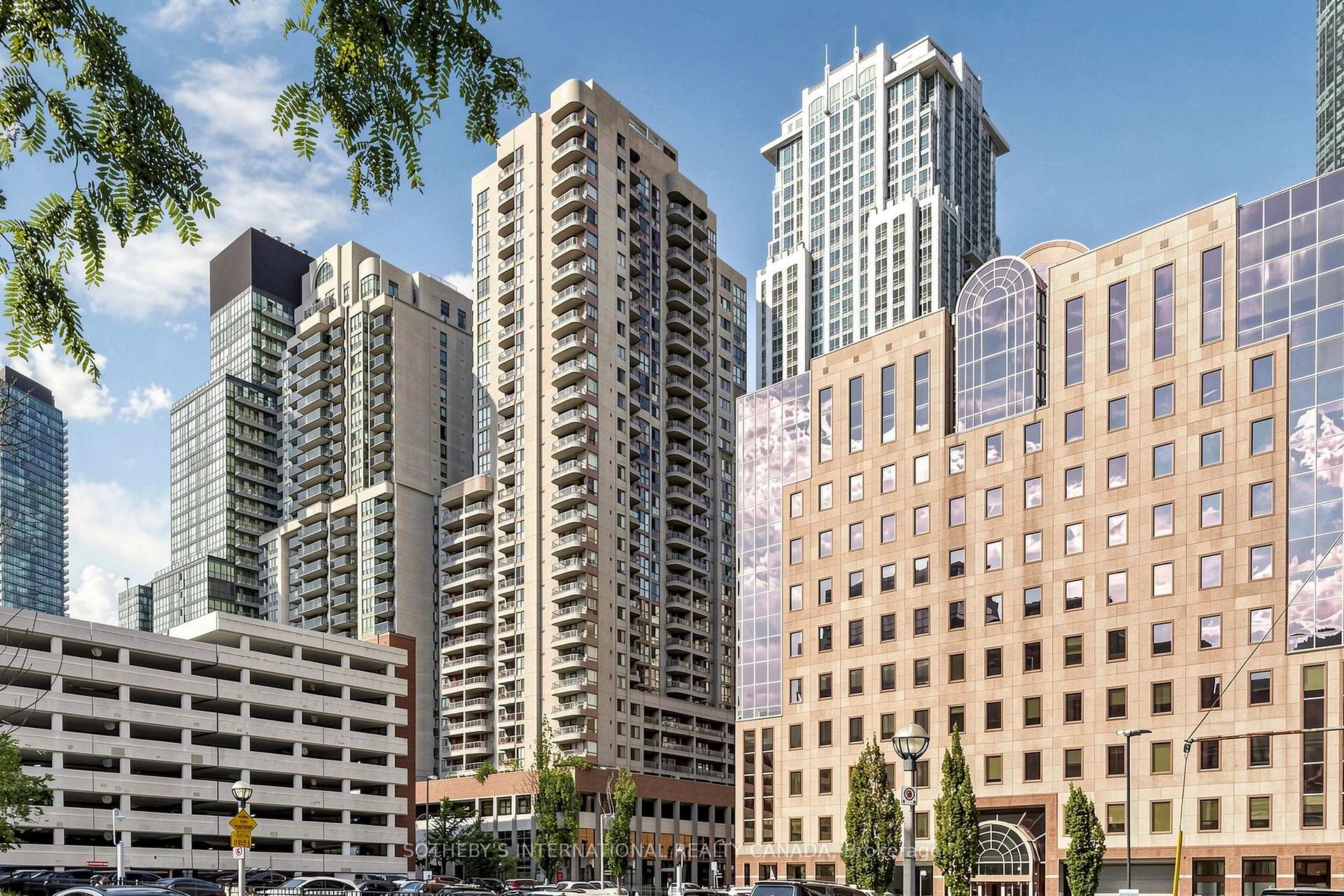 736 Bay Street 502, Toronto, ON M5G 2M4