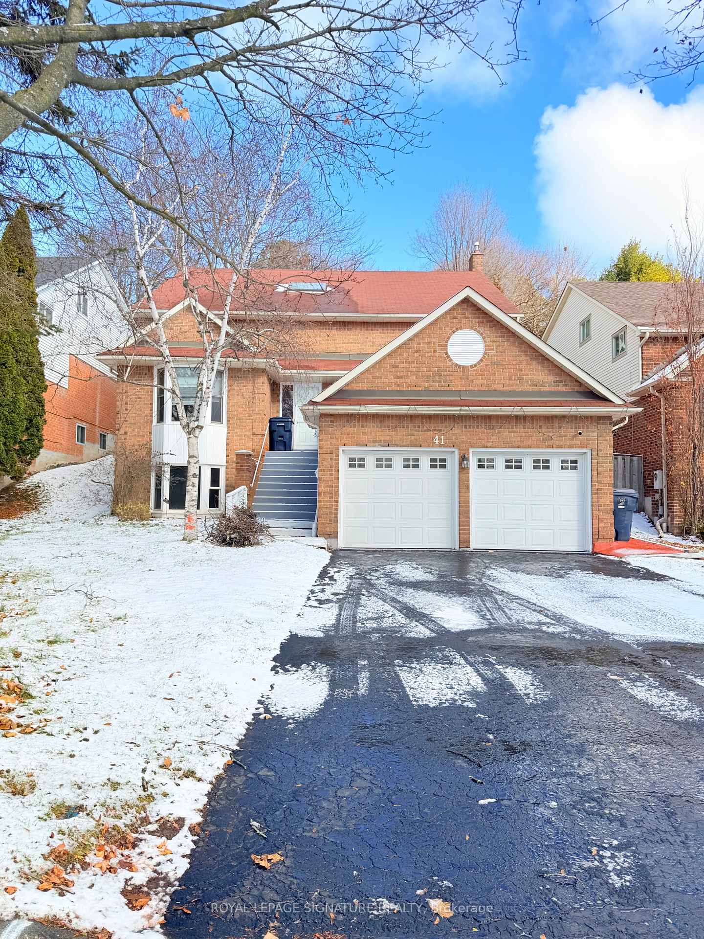 41 Broadbridge Drive Main and Upper, Toronto, ON M1C 3K5