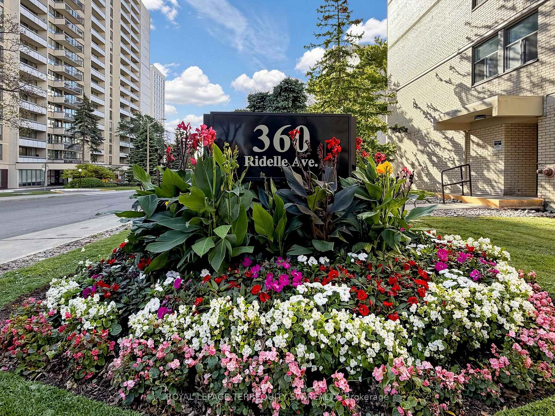 360 Ridelle Ave Avenue 2301, Toronto, ON M6B 1K1