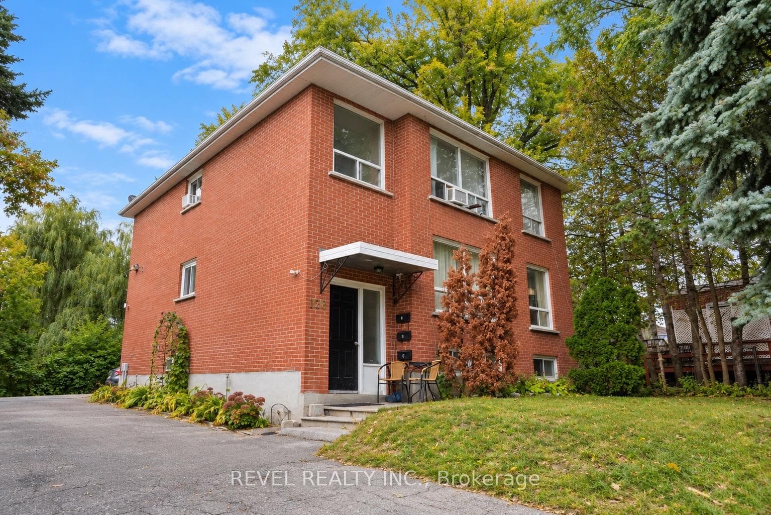 138 Innisfil Street, Barrie, ON L4N 3E7