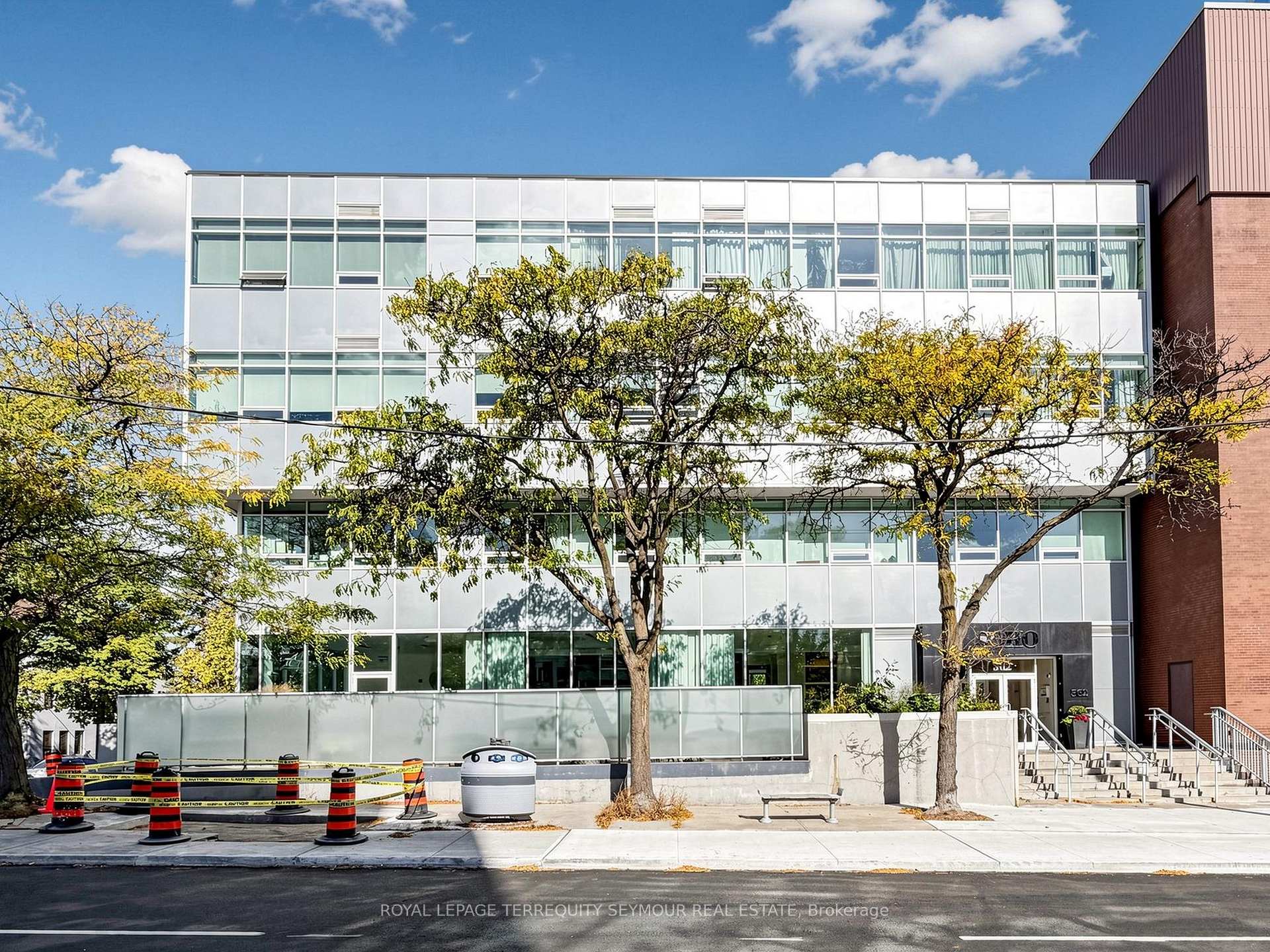 562 Eglinton Avenue E 401, Toronto, ON M4P 1P1