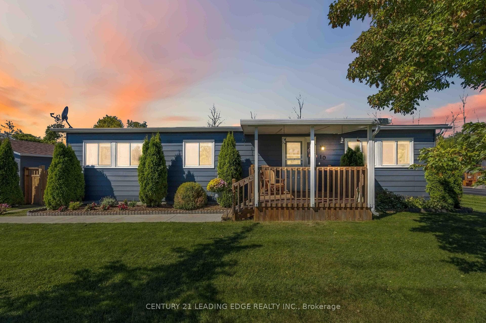 10 Hummingbird Circle, Georgina, ON L0E 1R0