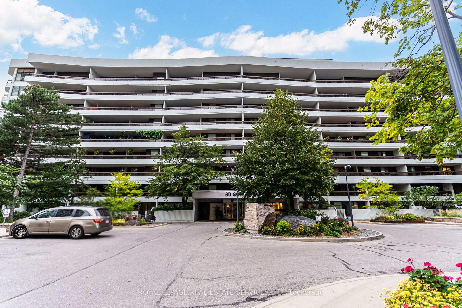 80 Quebec Avenue 202, Toronto, ON M6P 4B7