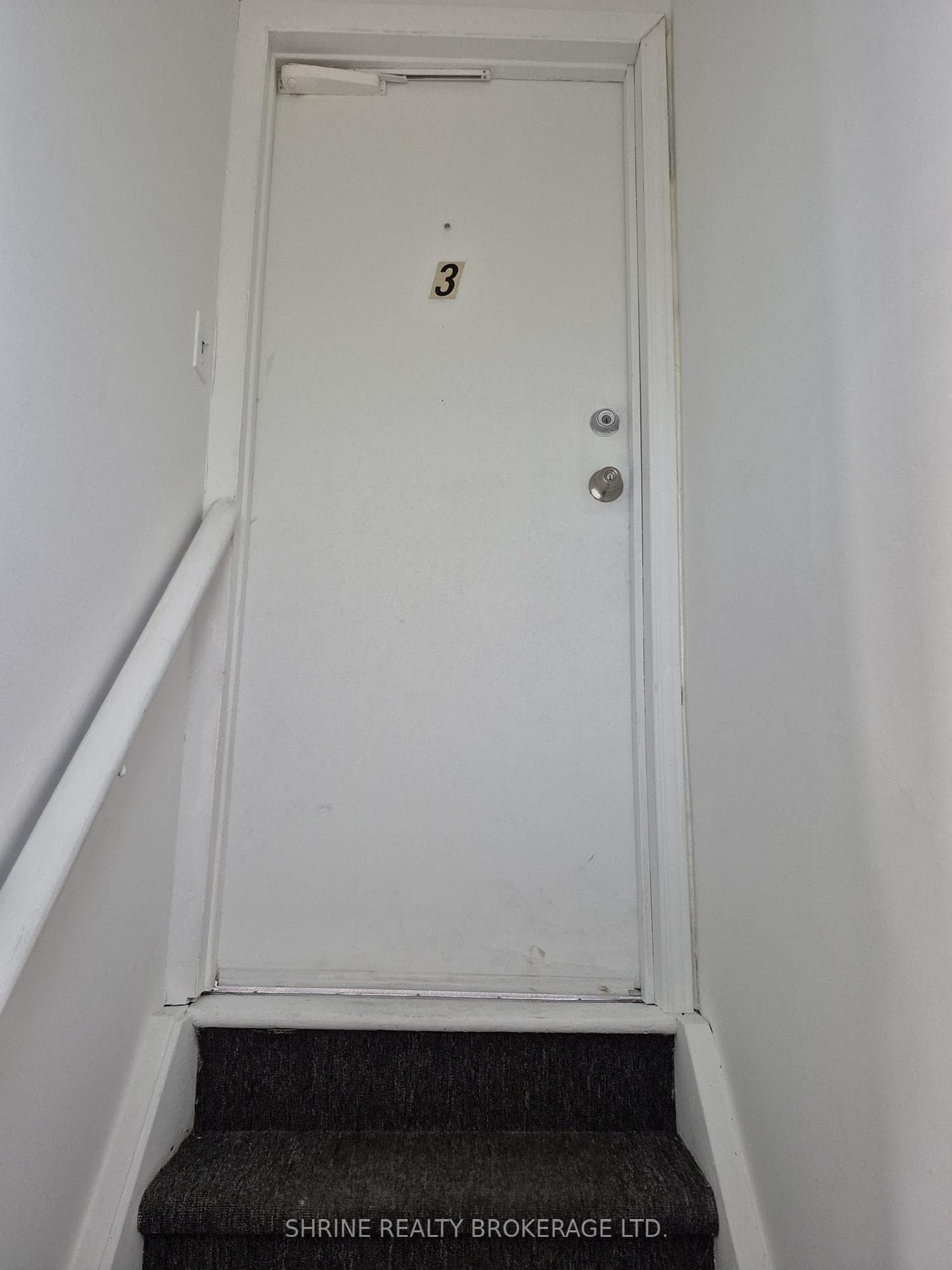 13 Sterling Street 3, London East, ON N5Y 1Y4