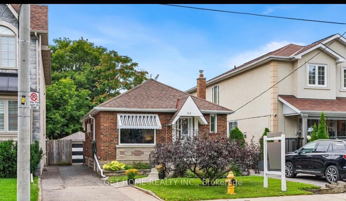 44 St Hubert Avenue Upper, Toronto, ON M4J 3Z3