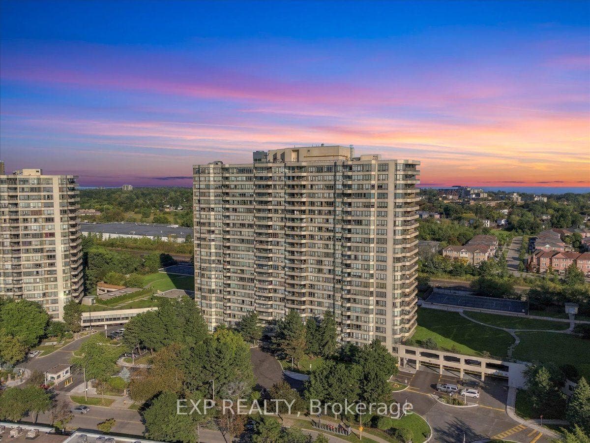 3 Greystone Walk Drive N 1927, Toronto, ON M1K 5J4