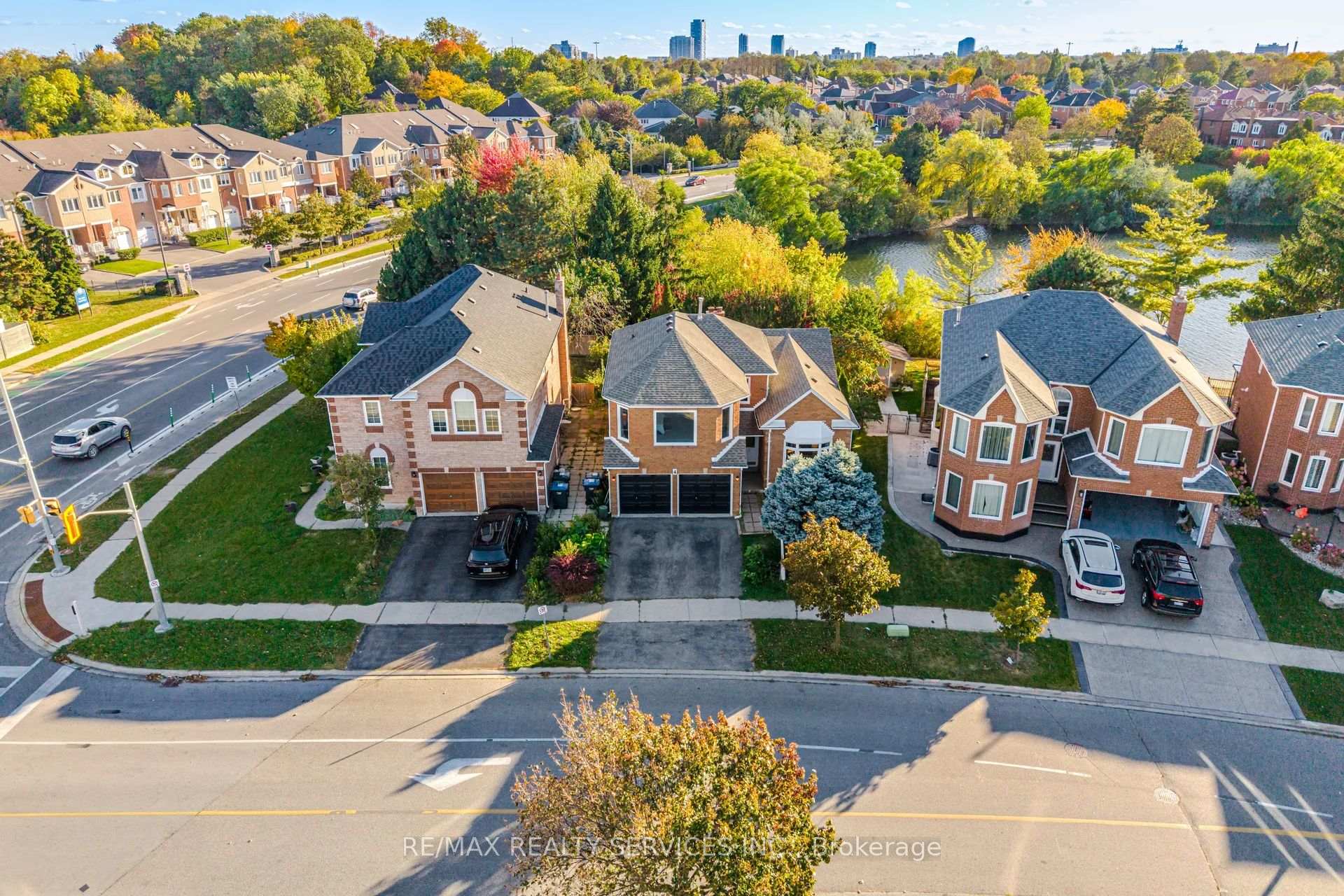 4 Leeward Drive, Brampton, ON L6S 5V6