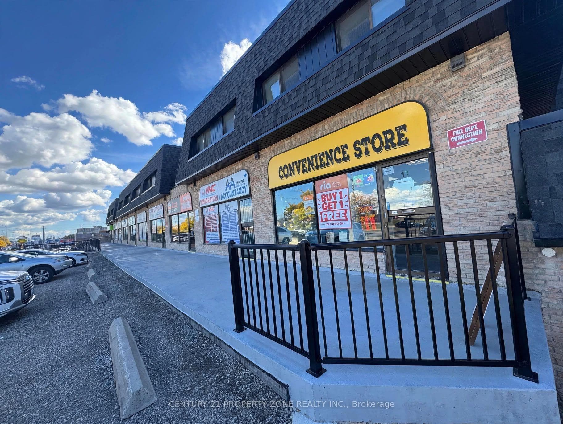 83 Kennedy Road S 17, Brampton, ON L6W 3G1