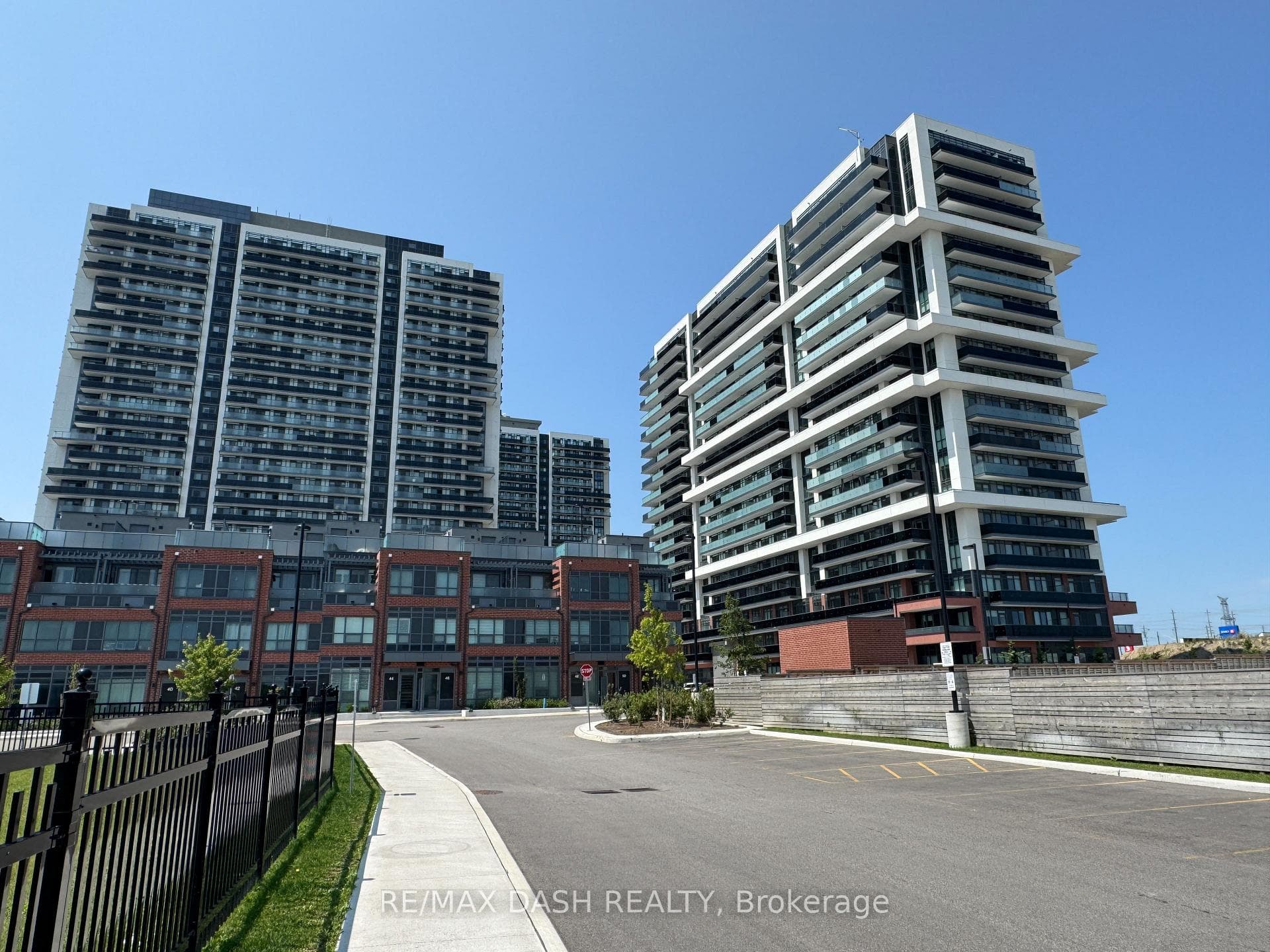 2545 Simcoe Street N 1838, Oshawa, ON L1L 0W3