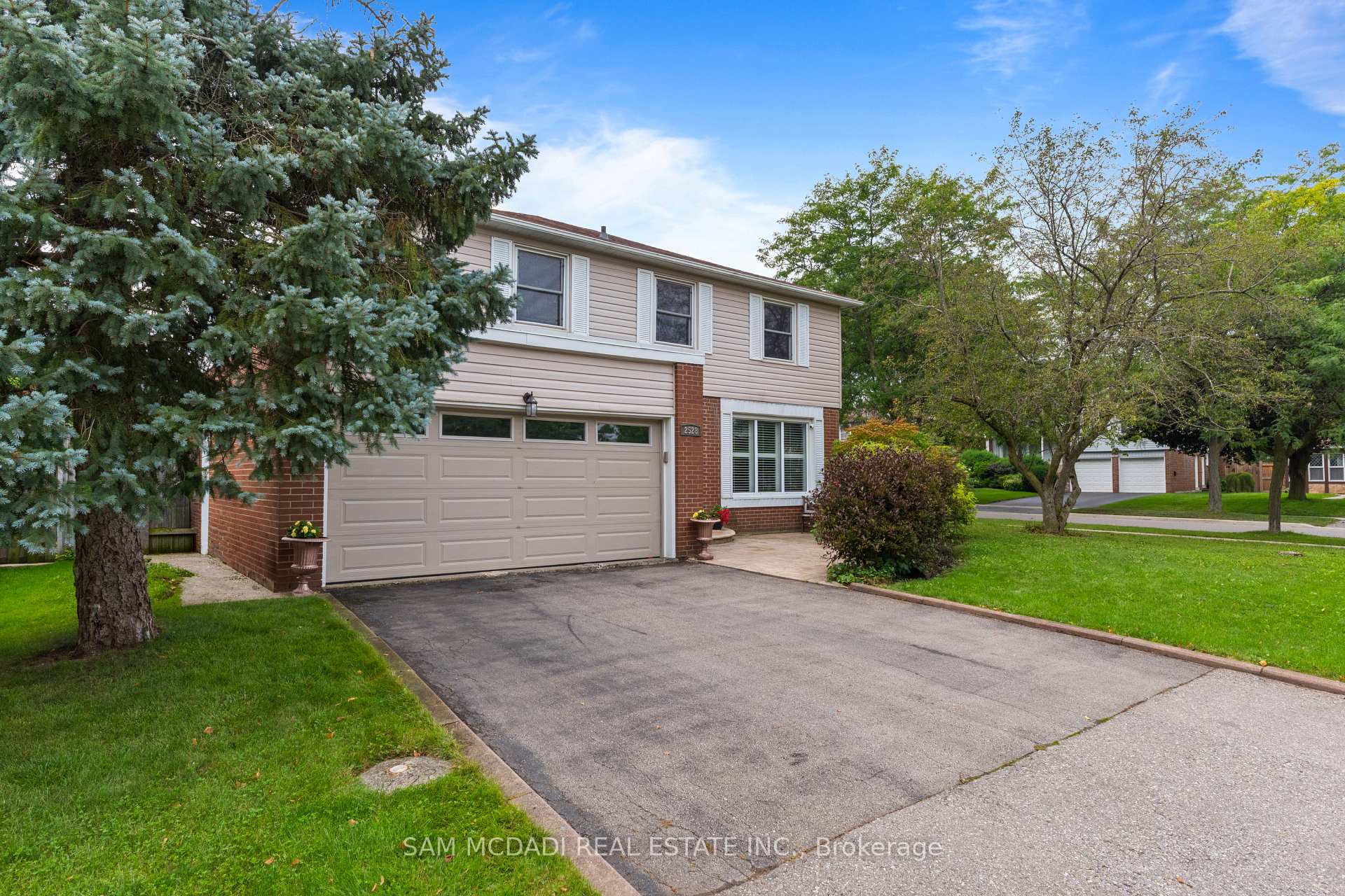 2528 Frankfield Road, Mississauga, ON L5K 2A6