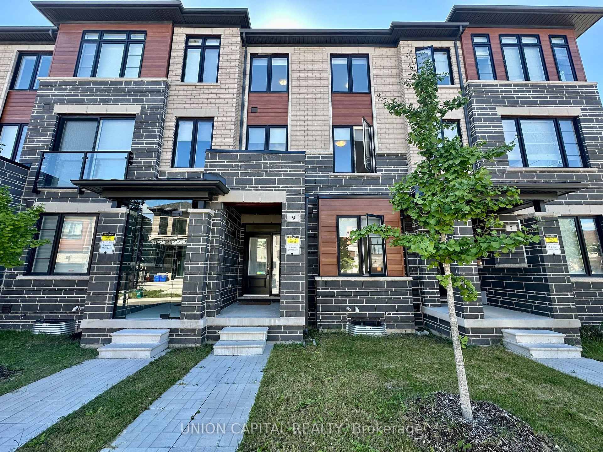 9 Arthur White Lane, Markham, ON L6E 0W2