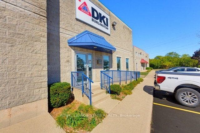 5018 South Service Road, Burlington, ON L7L 5Y7