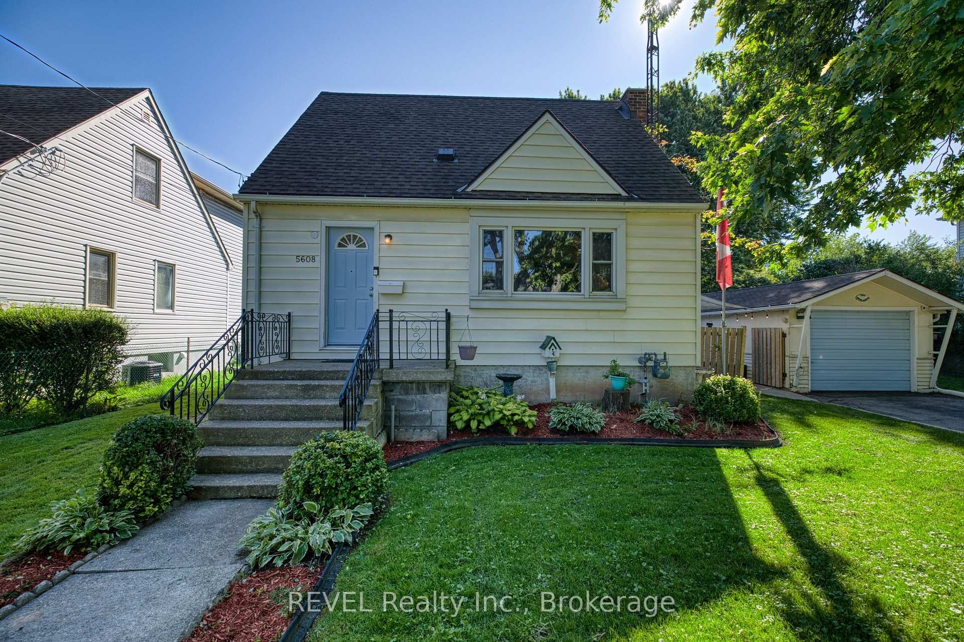 5608 Glamis Crescent, Niagara Falls, ON L2G 1G3