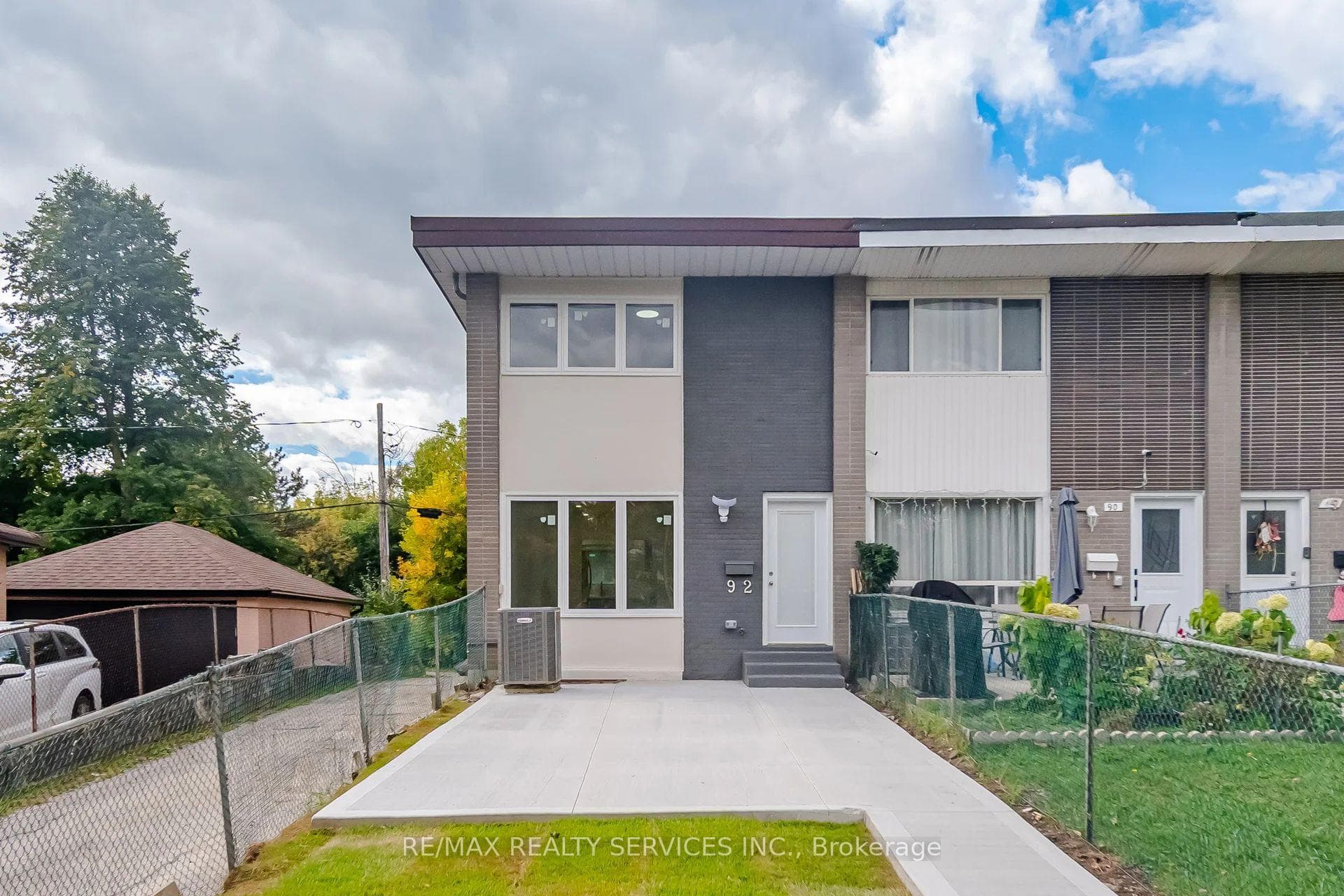 92 Corby Crescent, Brampton, ON L6Y 1H1