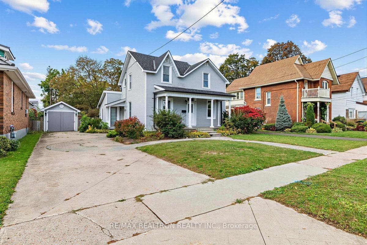 52 Parkside Drive, Barrie, ON L4N 1W9