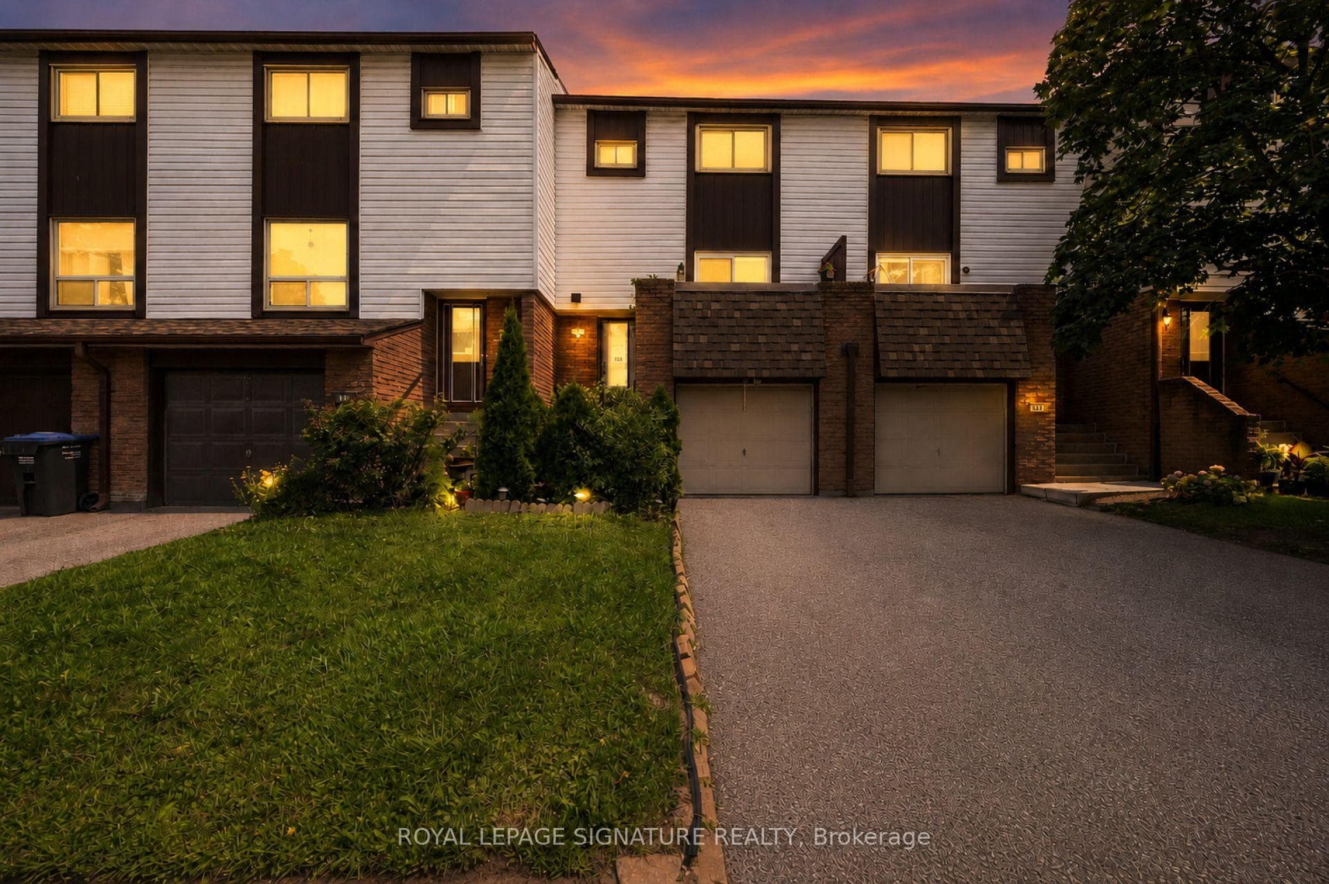 1221 Dundix Road 132, Mississauga, ON L4Y 3Y9