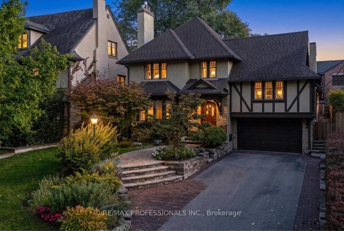 17 King Georges Road, Toronto, ON M8X 1K7