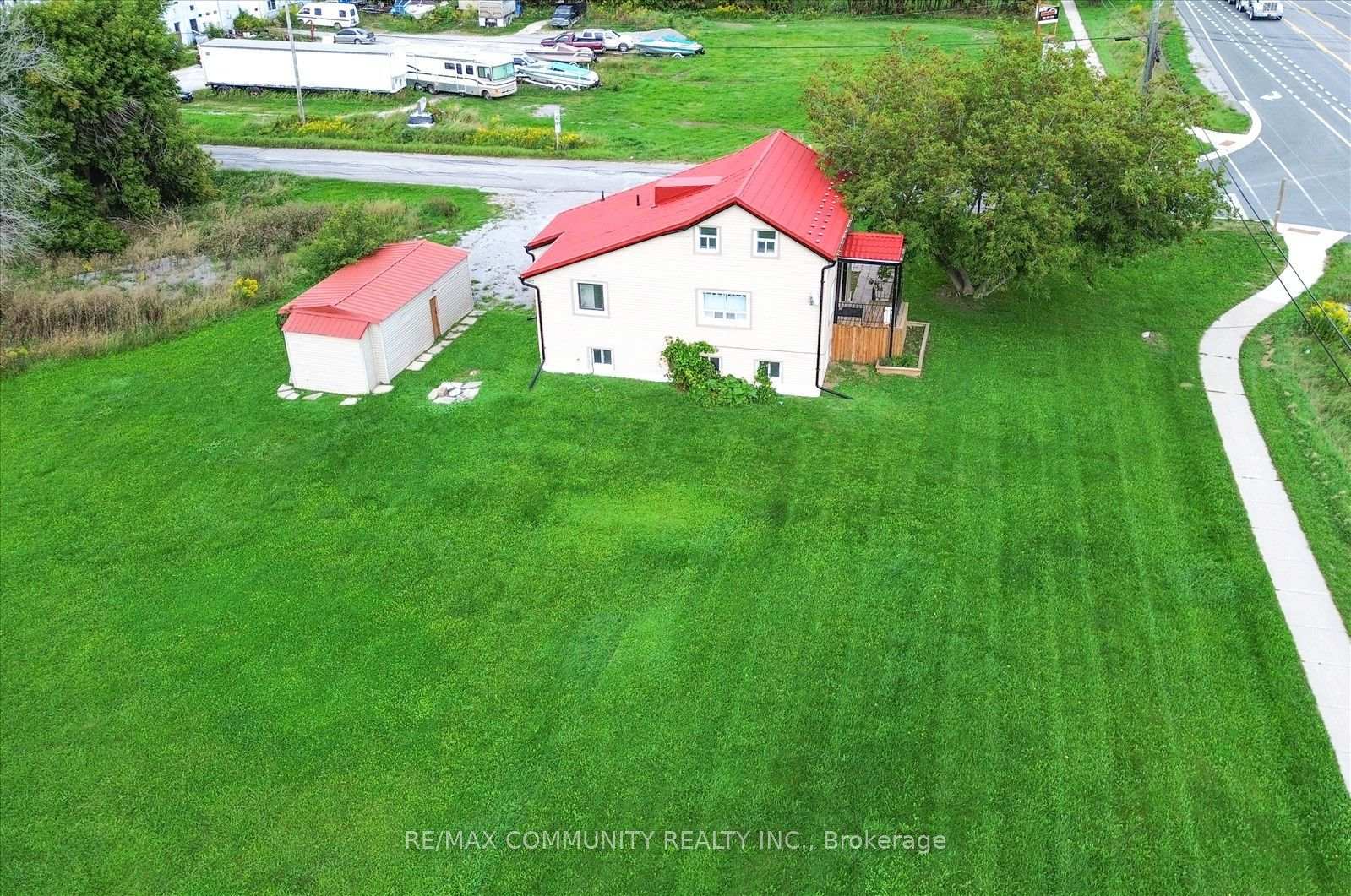 6 Sunkist Road, Georgina, ON L0E 1N0