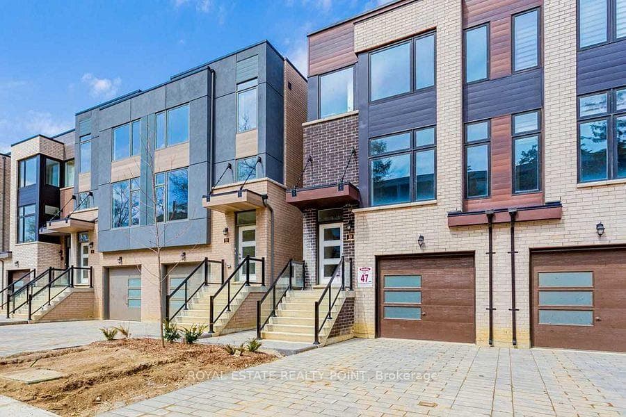 10 Creekbank Road Main, Toronto, ON M6L 0A4