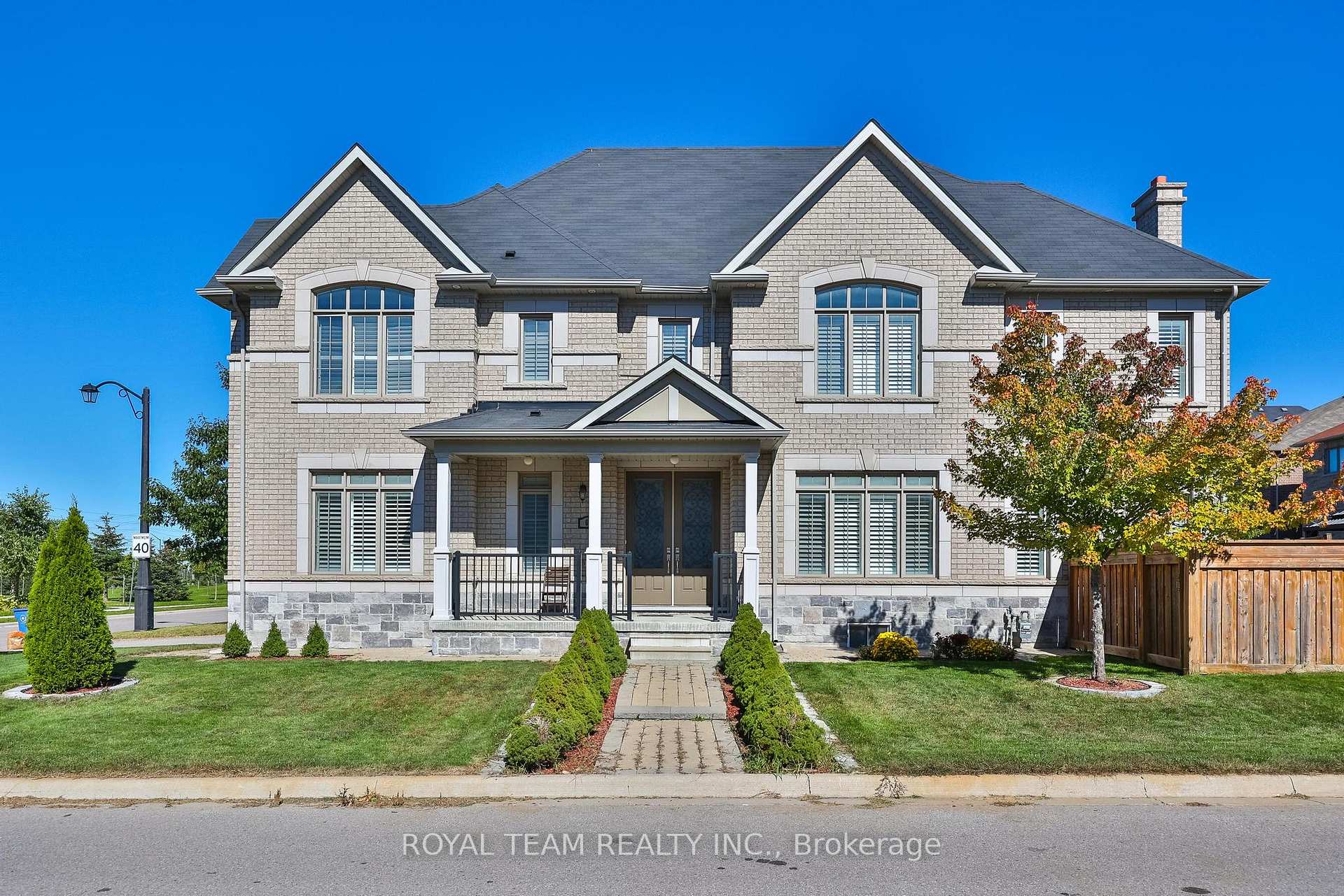 636 Mcgregor Farm Trail, Newmarket, ON L3X 0H3